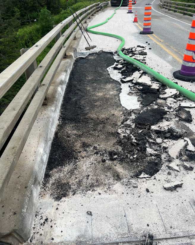 Photo qui représente l'enlèvement d'asphalte affectée